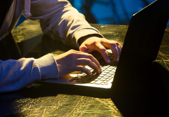 Почему для безопасности рабочих станций корпоративной инфраструктуры важно использовать Сarbon Вlack?